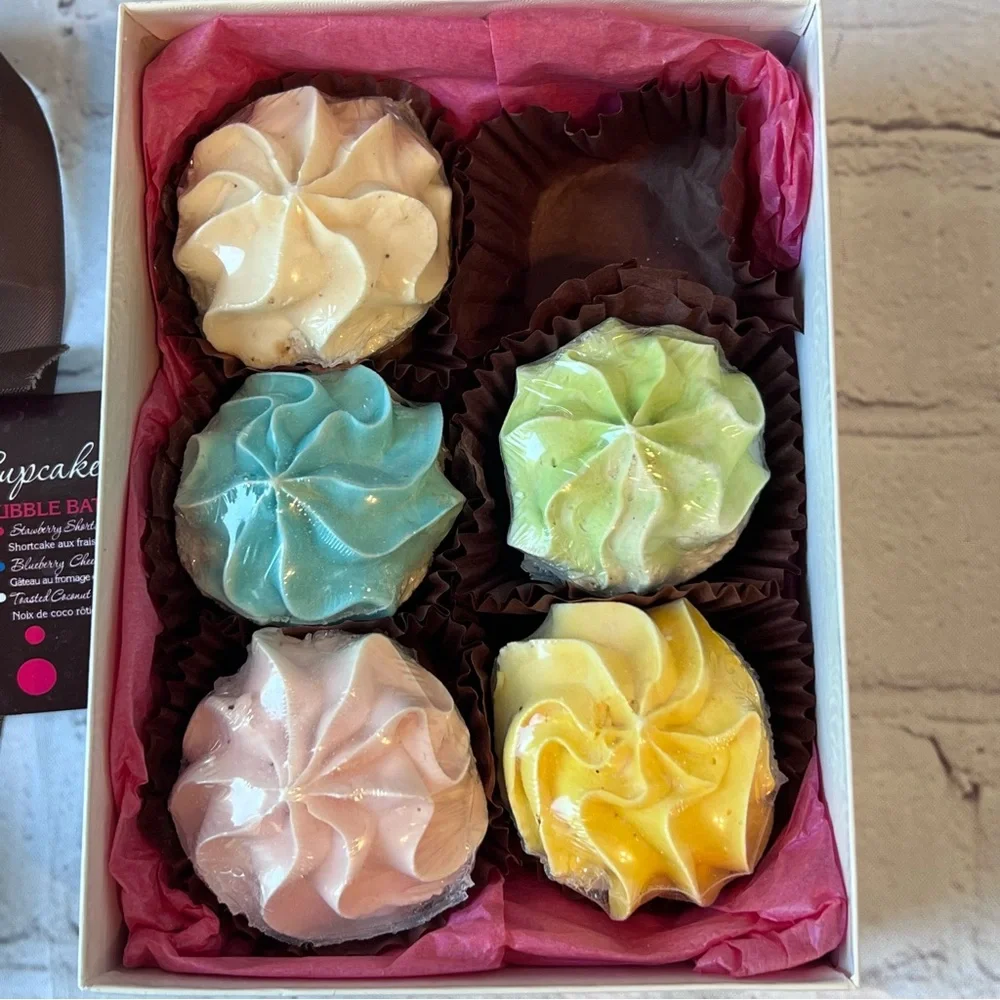 Bath Cupcakes Bubble Bath (1 missing) - Picture 3 of 12
